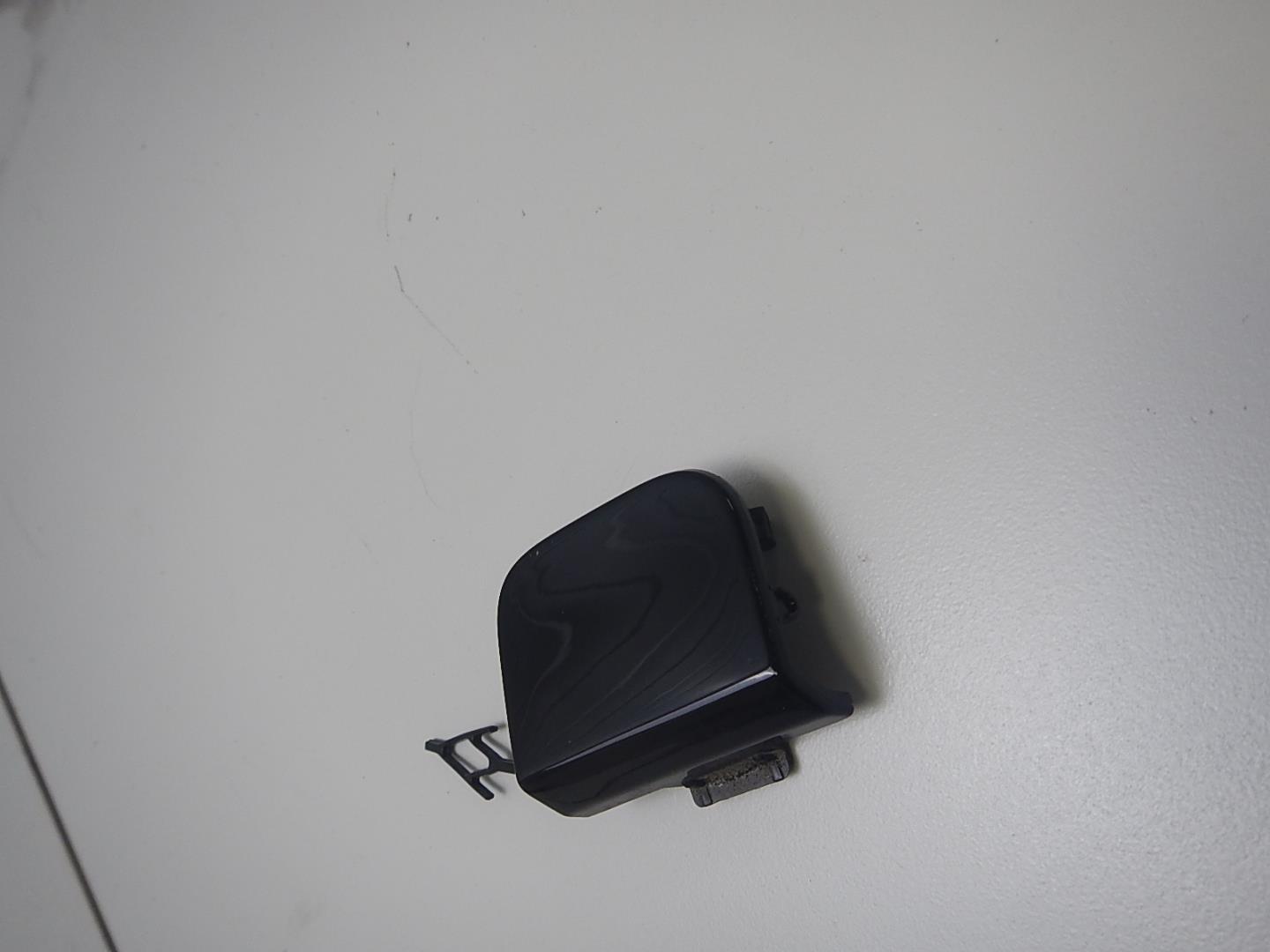 Заглушка буксировочного крюка