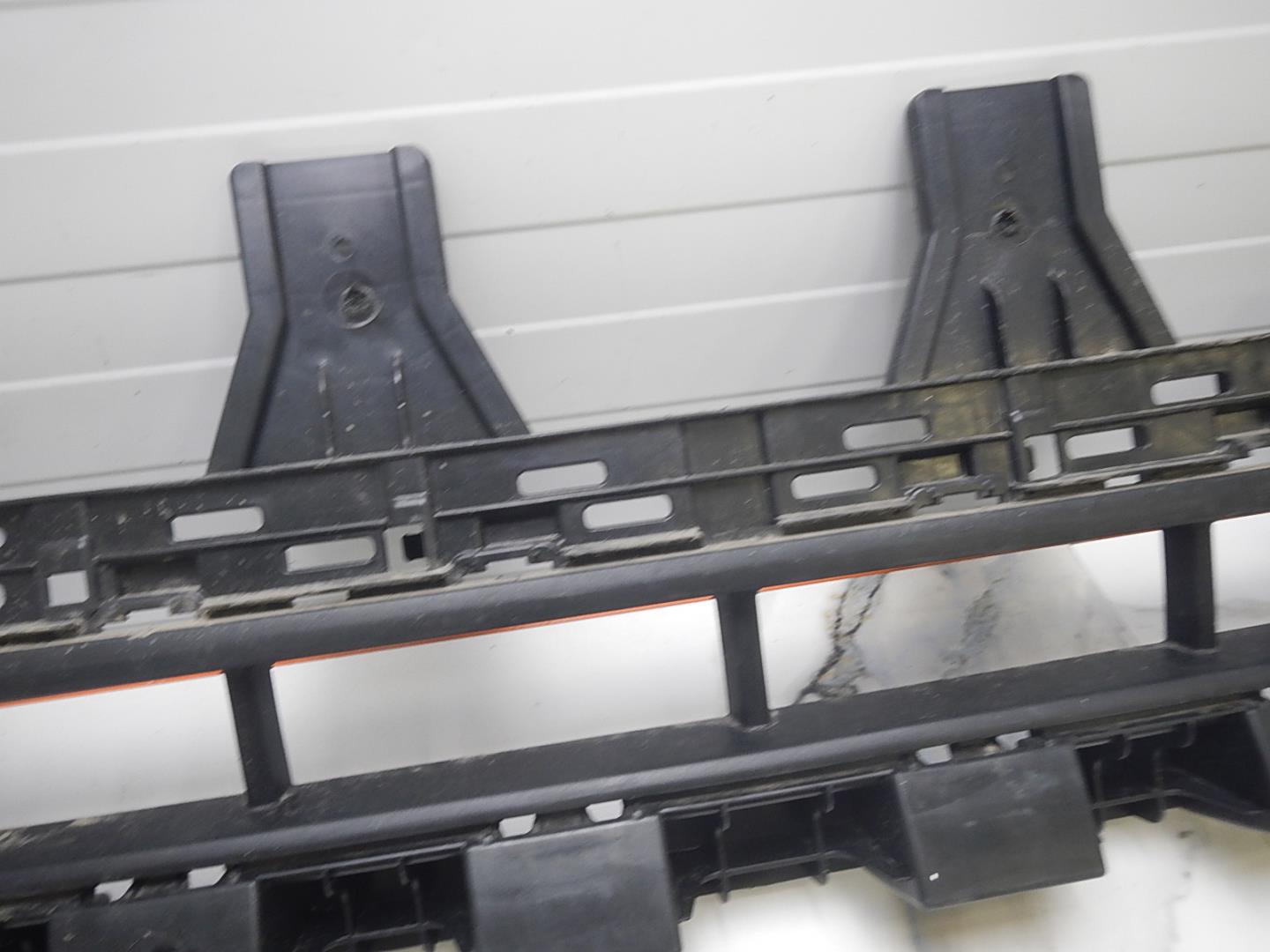 Решетка в бампер центральная