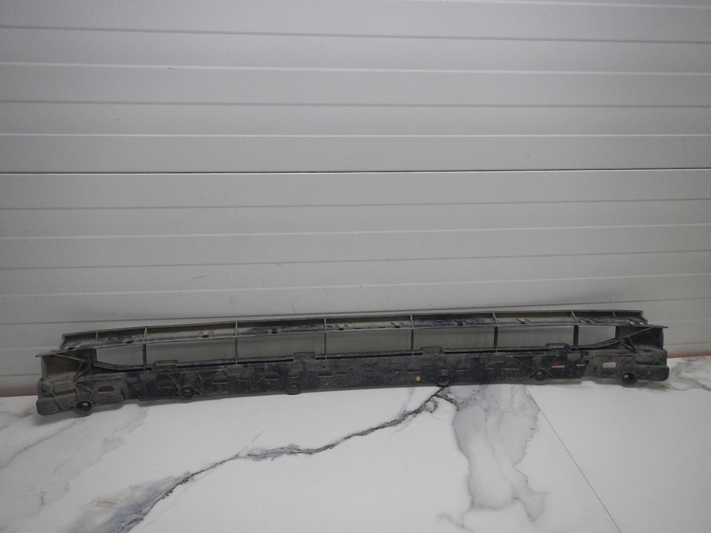 Решетка в бампер центральная