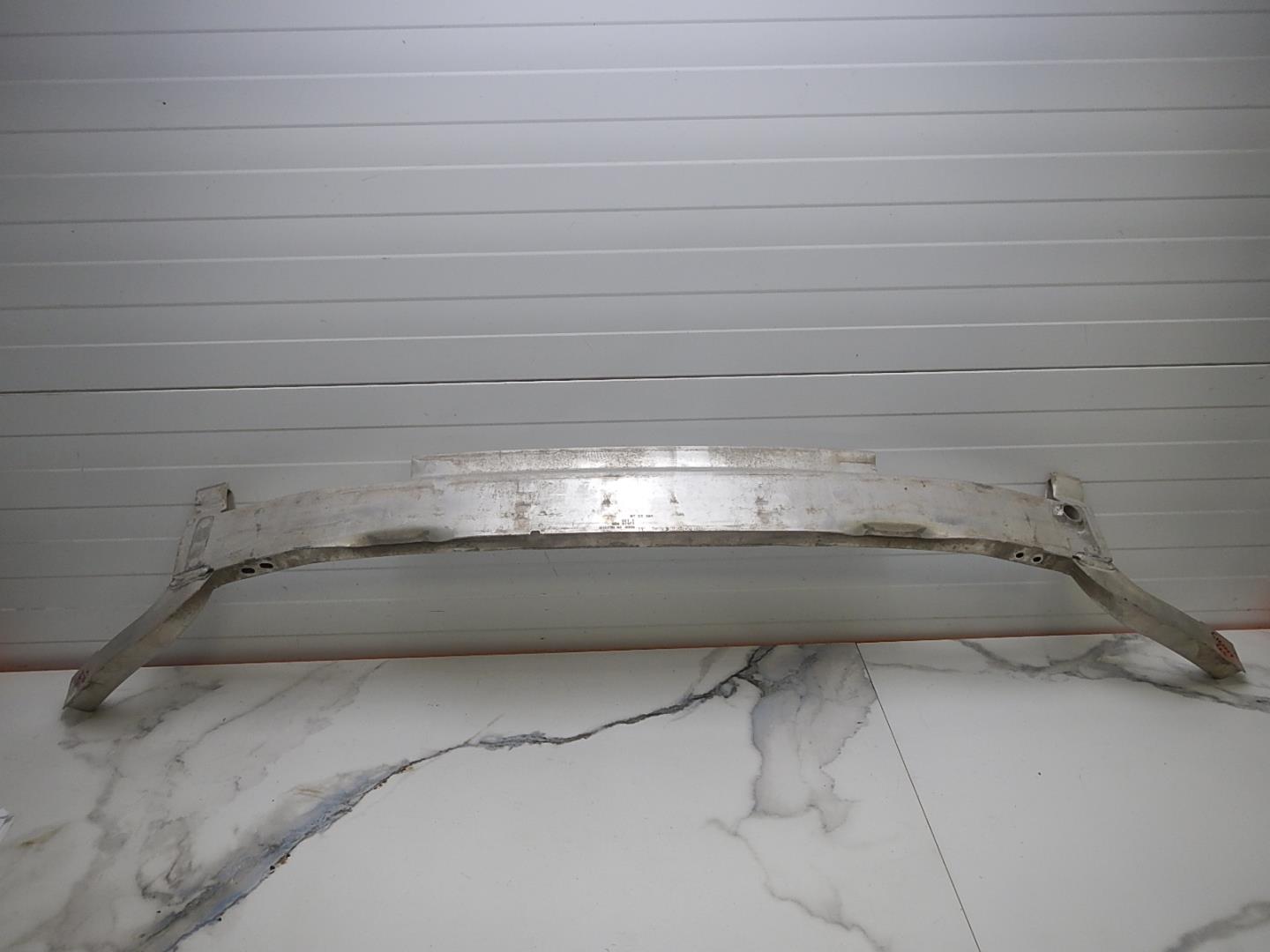 Усилитель переднего бампера