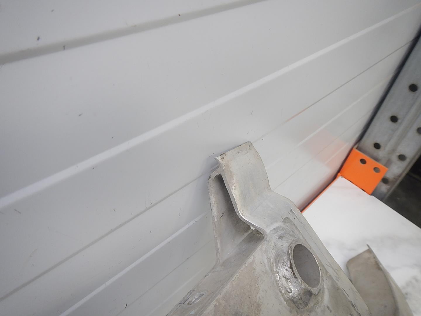 Усилитель переднего бампера