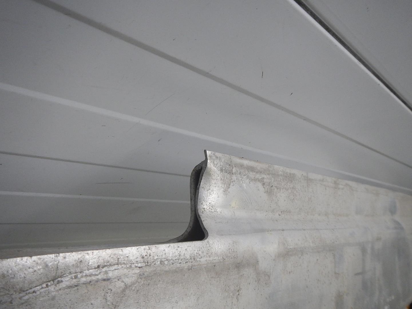 Усилитель переднего бампера