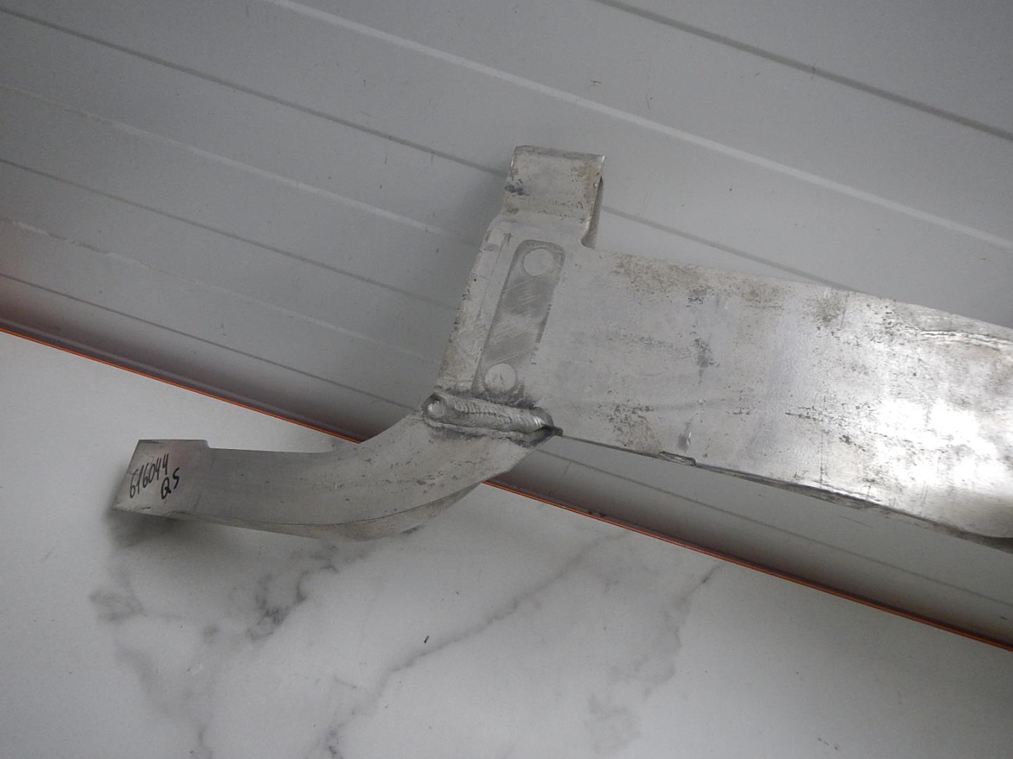 Усилитель переднего бампера