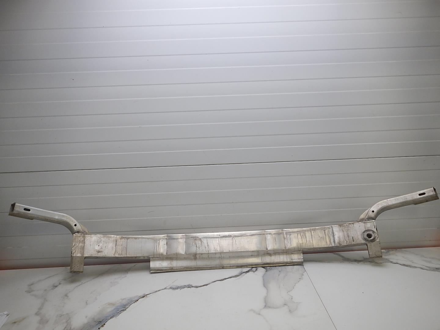 Усилитель переднего бампера