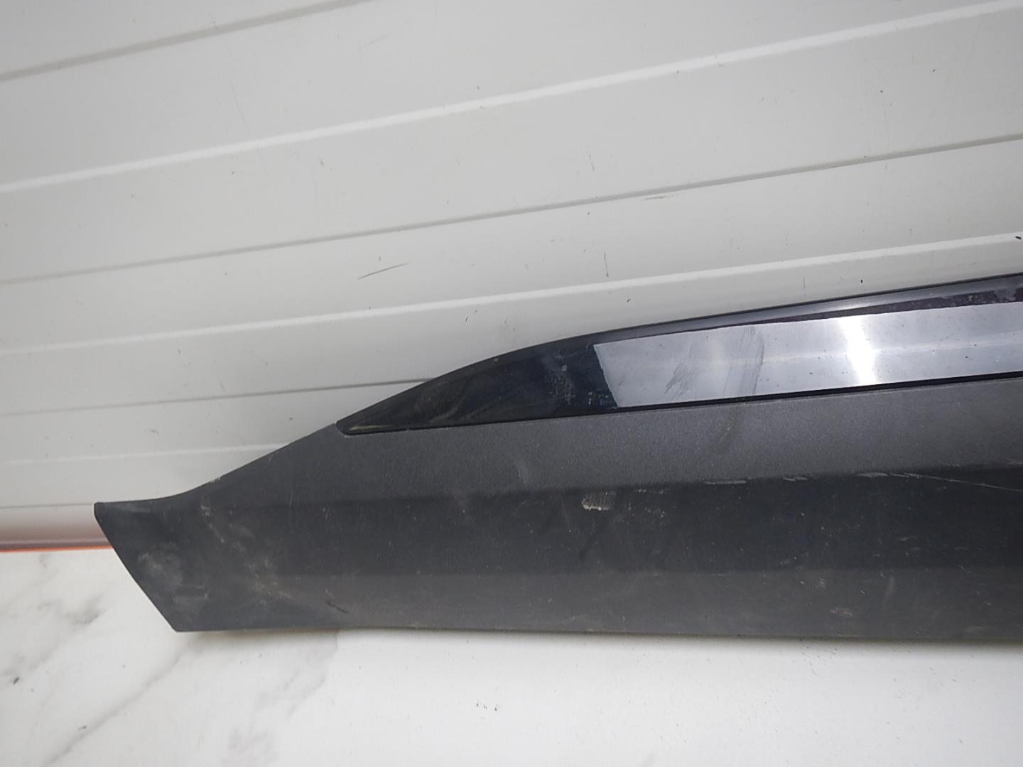 Молдинг передней левой двери