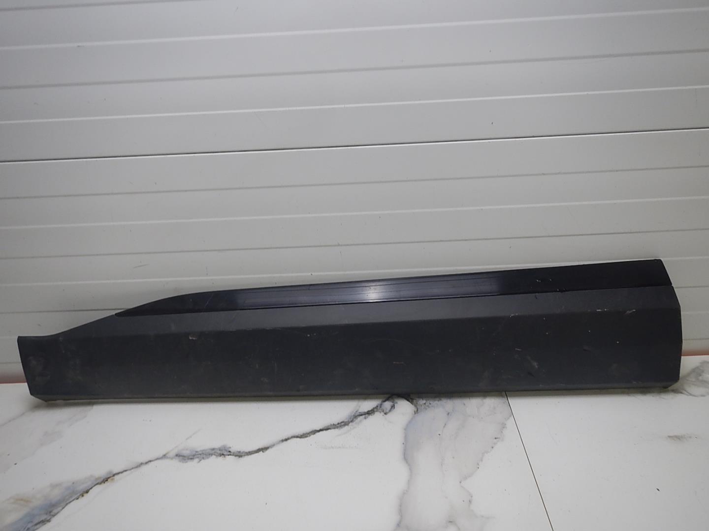 Молдинг передней левой двери