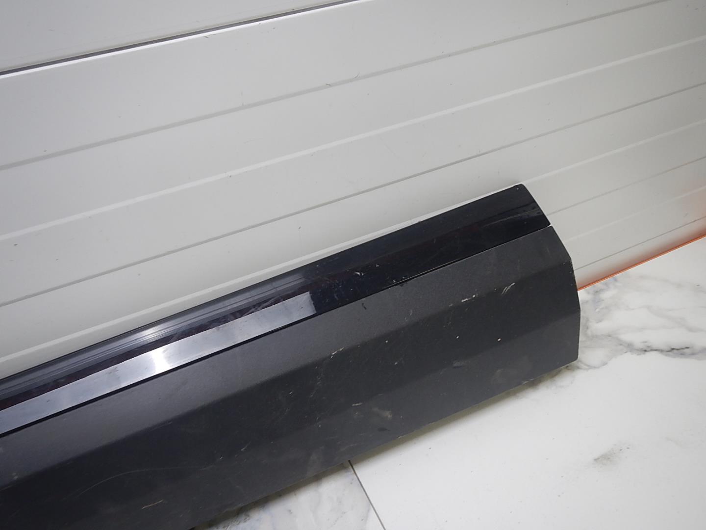 Молдинг передней левой двери