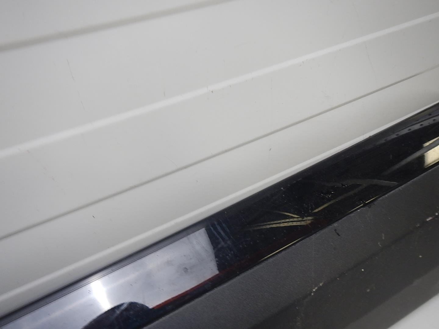 Молдинг передней левой двери