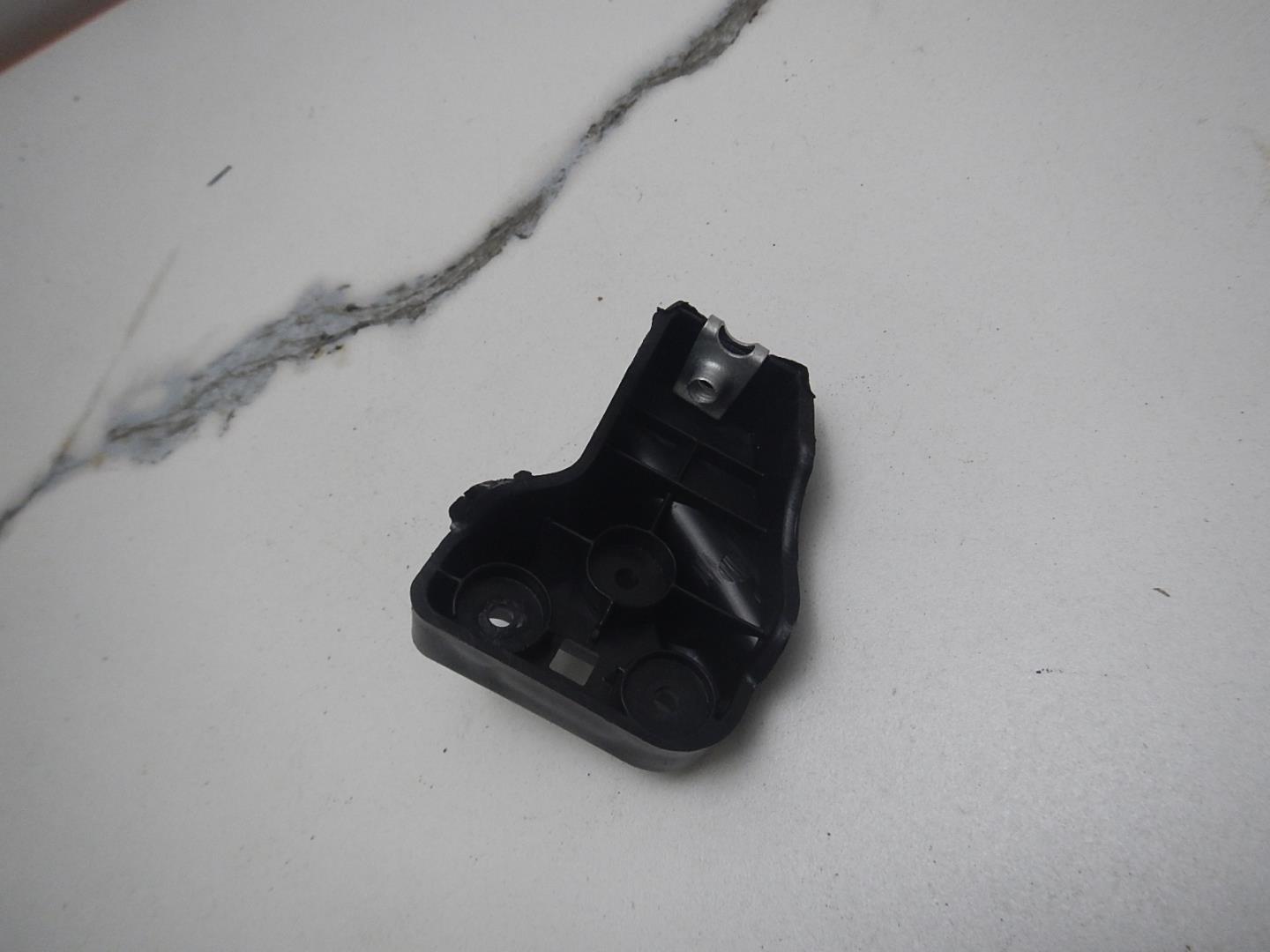 Кронштейн фар правый