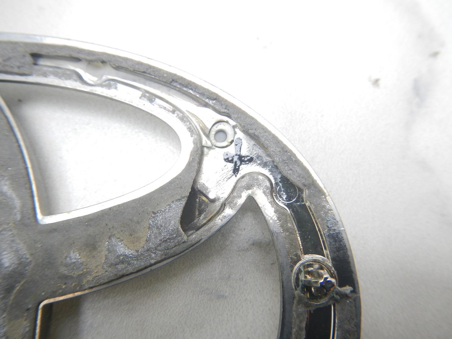 Эмблема на крышку багажника