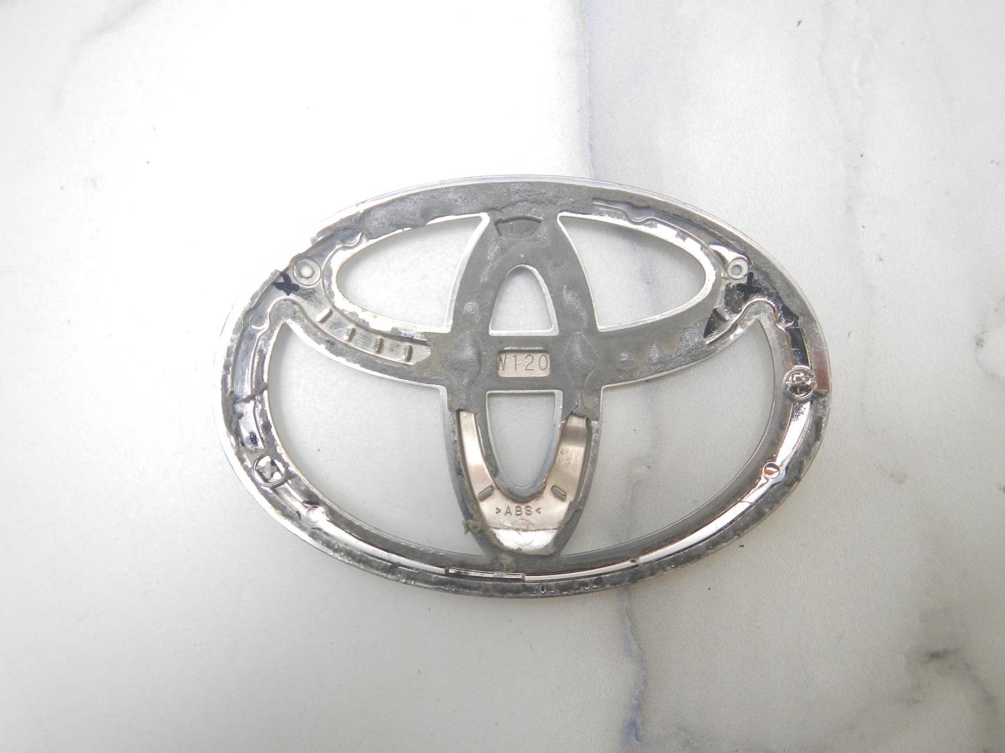 Эмблема на крышку багажника