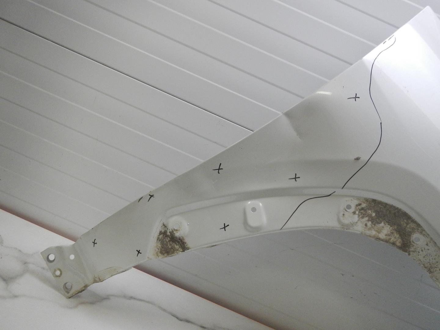 Крыло переднее правое