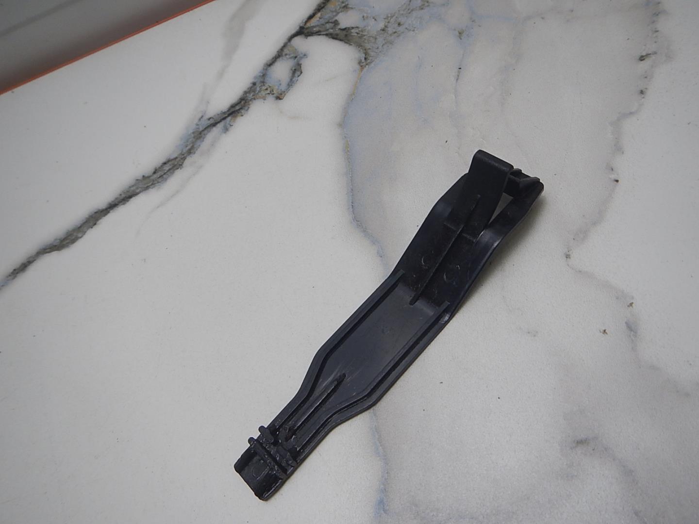 Кронштейн фар правый