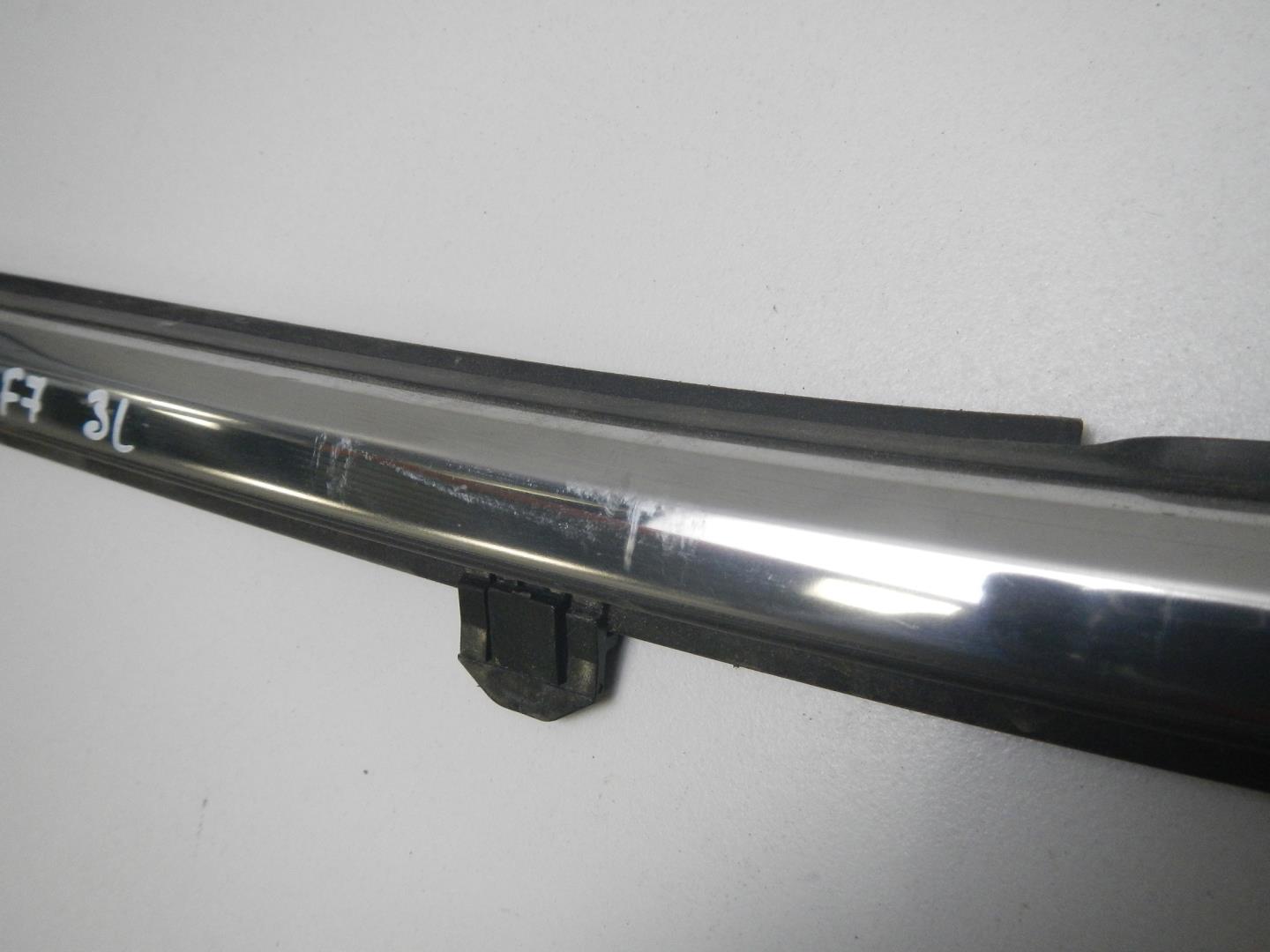 Накладка стекла заднего левого