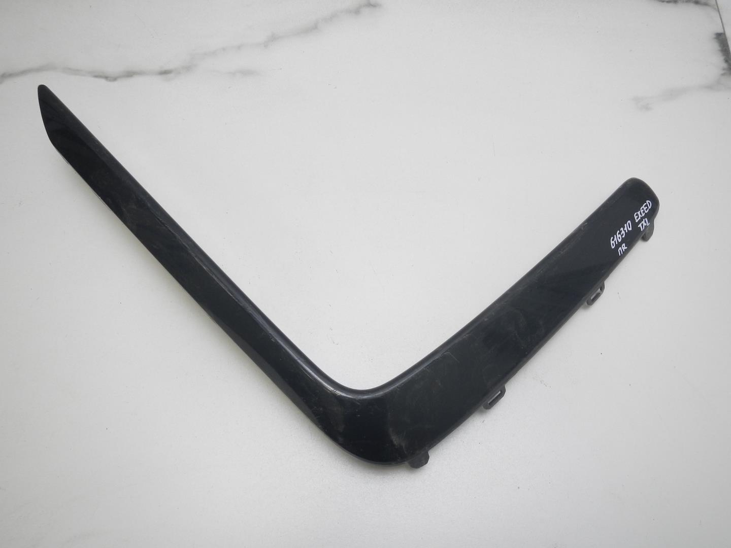 Молдинг переднего бампера правый