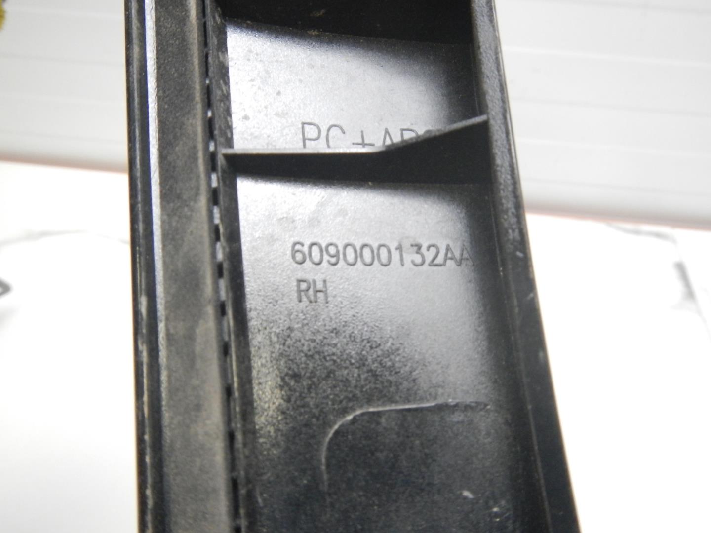 Накладка двери багажника