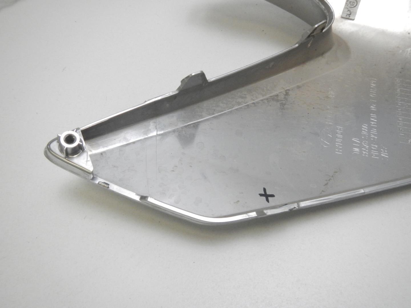 Молдинг переднего бампера левый