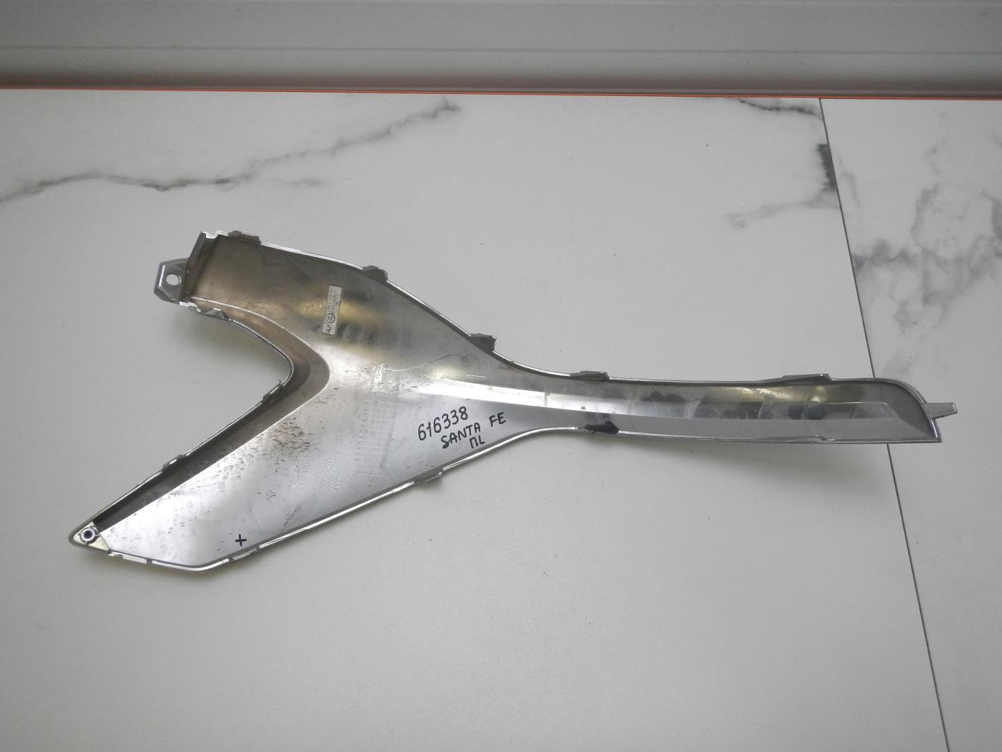 Молдинг переднего бампера левый