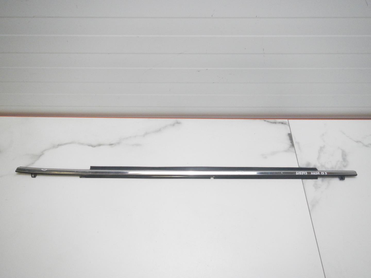 Накладка стекла заднего правого