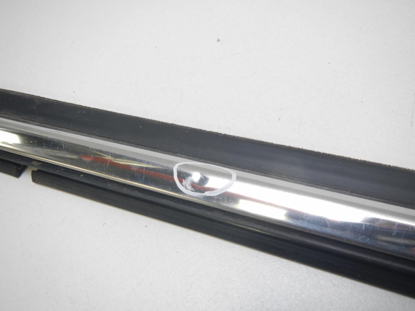 Накладка стекла заднего правого