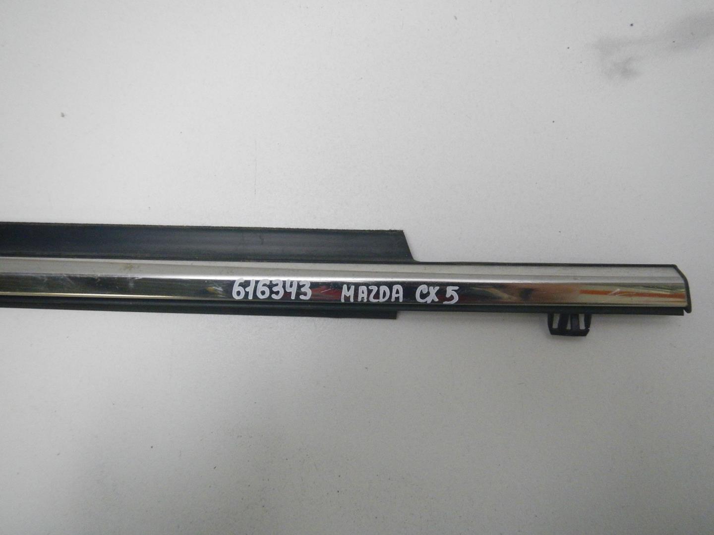 Накладка стекла заднего правого