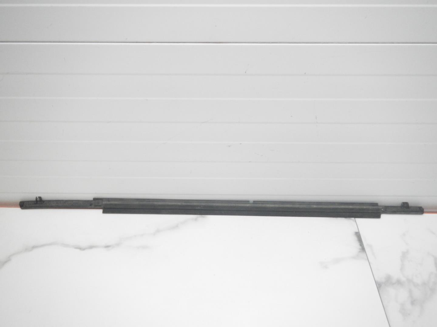 Накладка стекла заднего правого