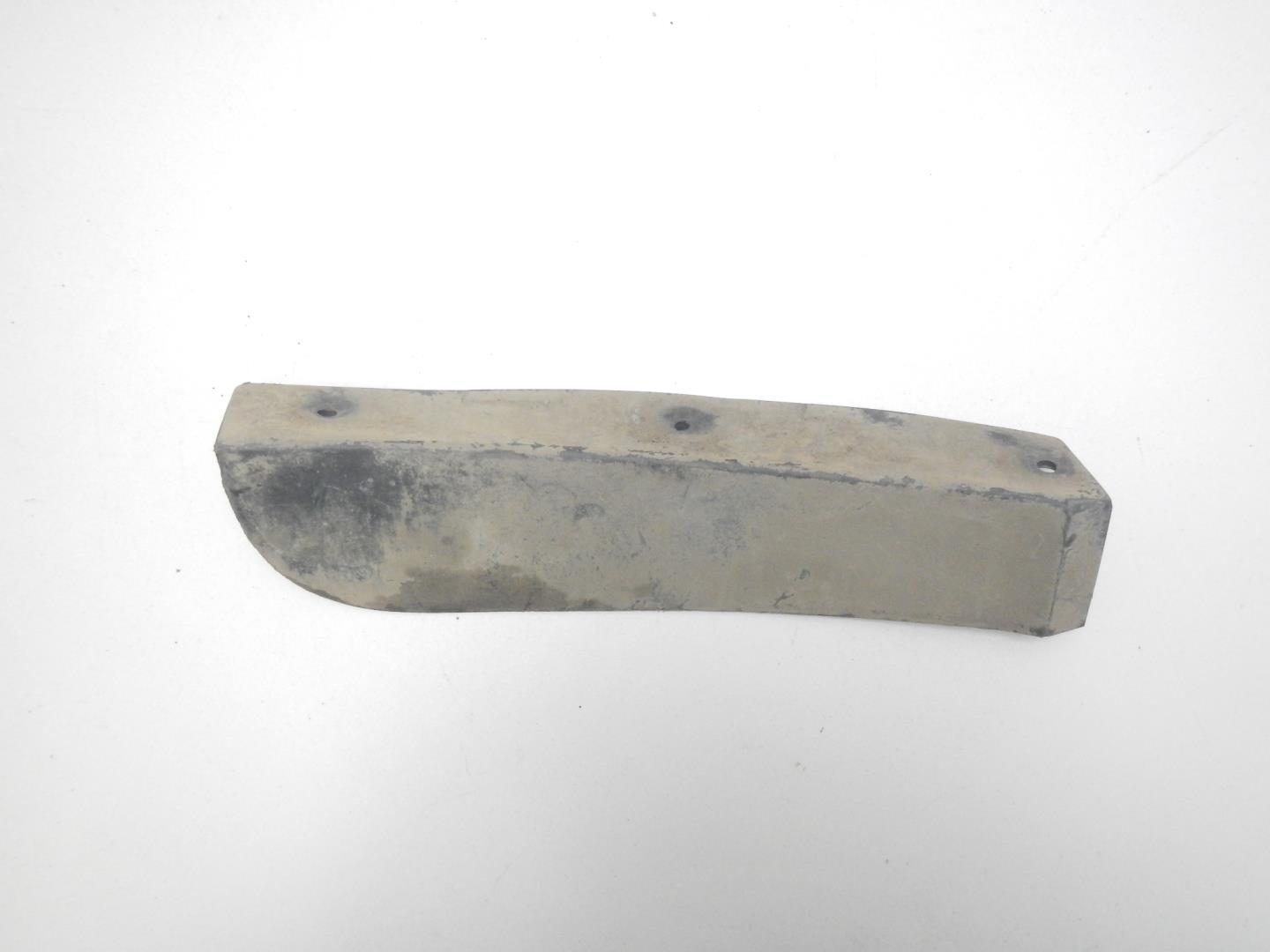 Брызговик передний левый