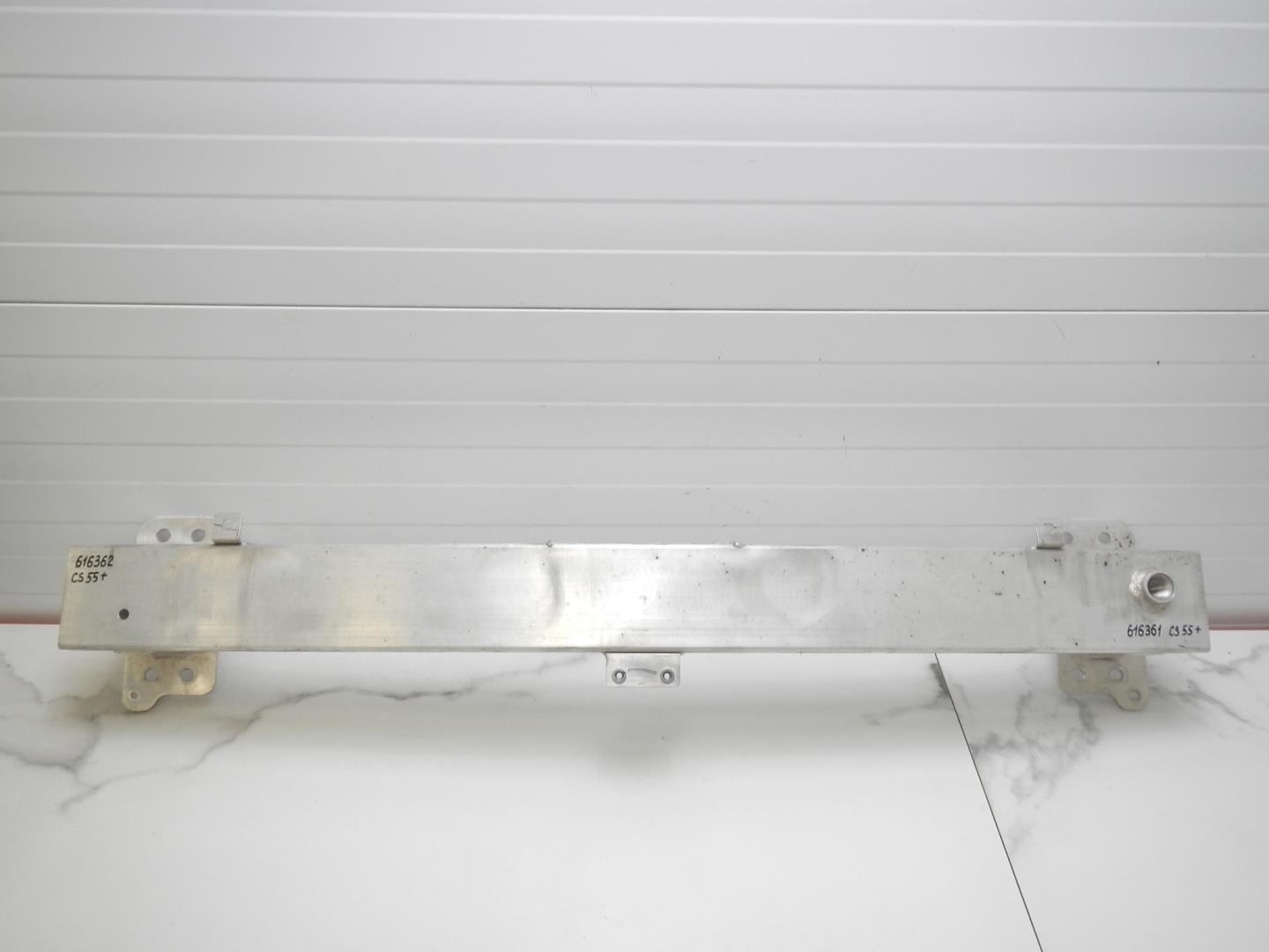 Усилитель переднего бампера