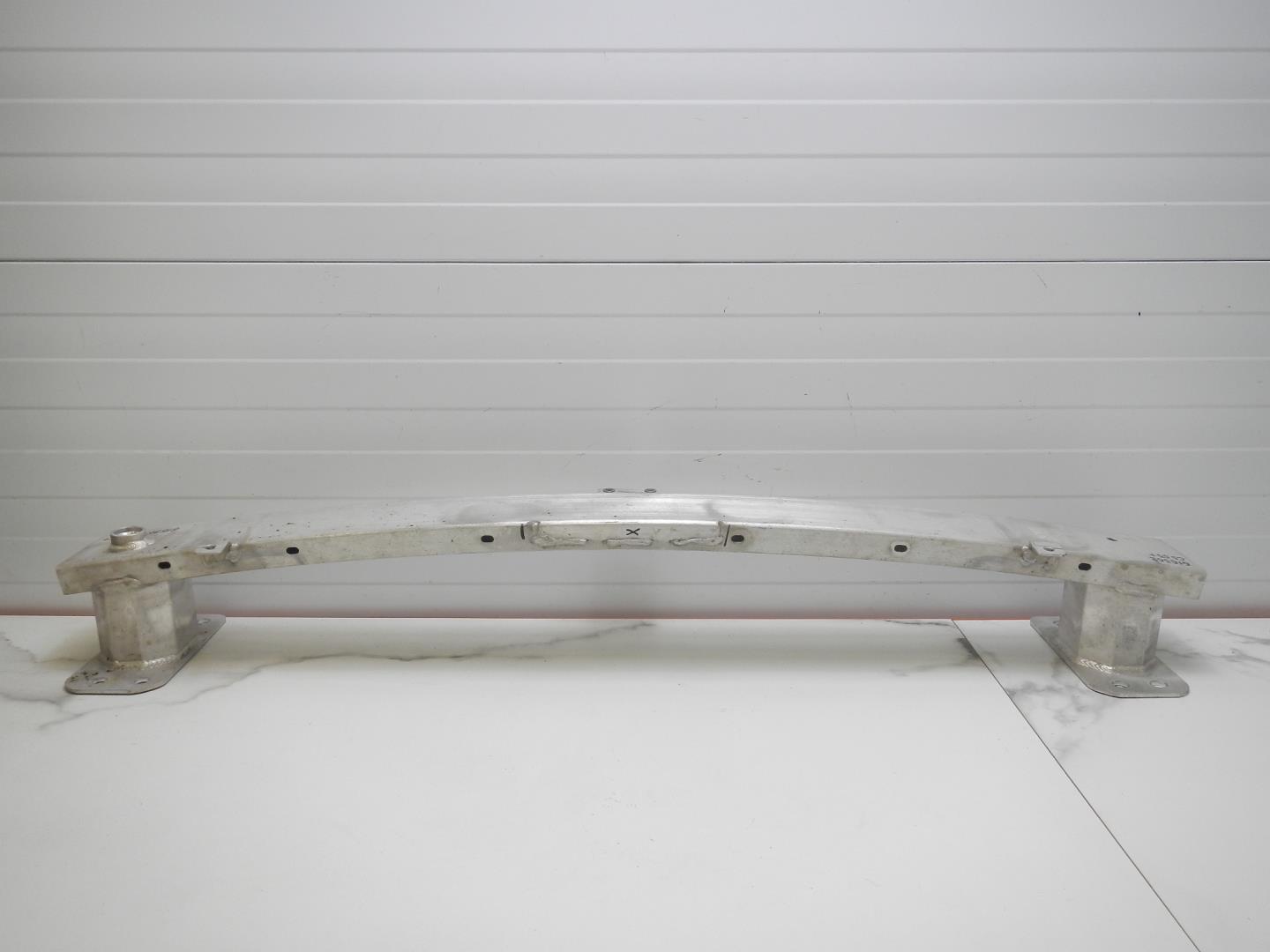 Усилитель переднего бампера