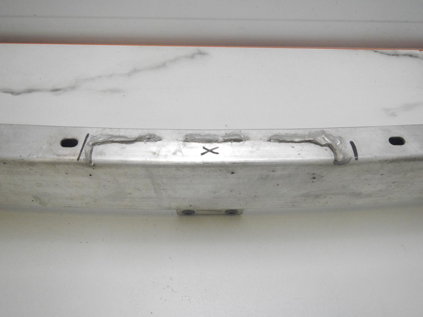 Усилитель переднего бампера