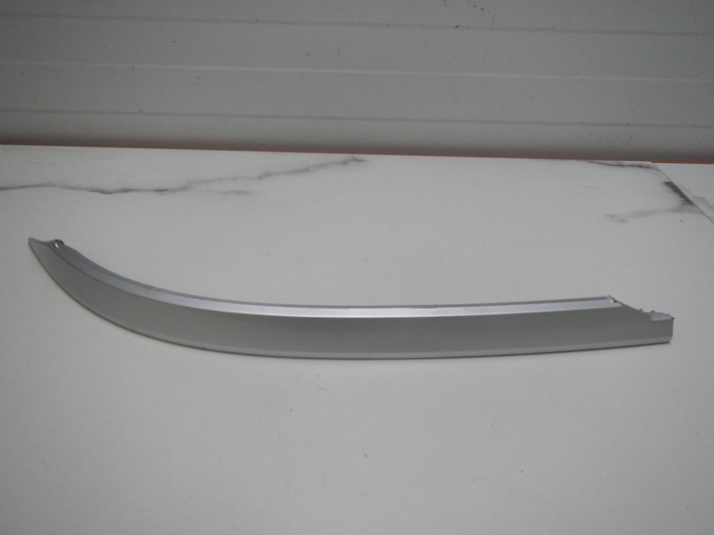 Молдинг заднего бампера