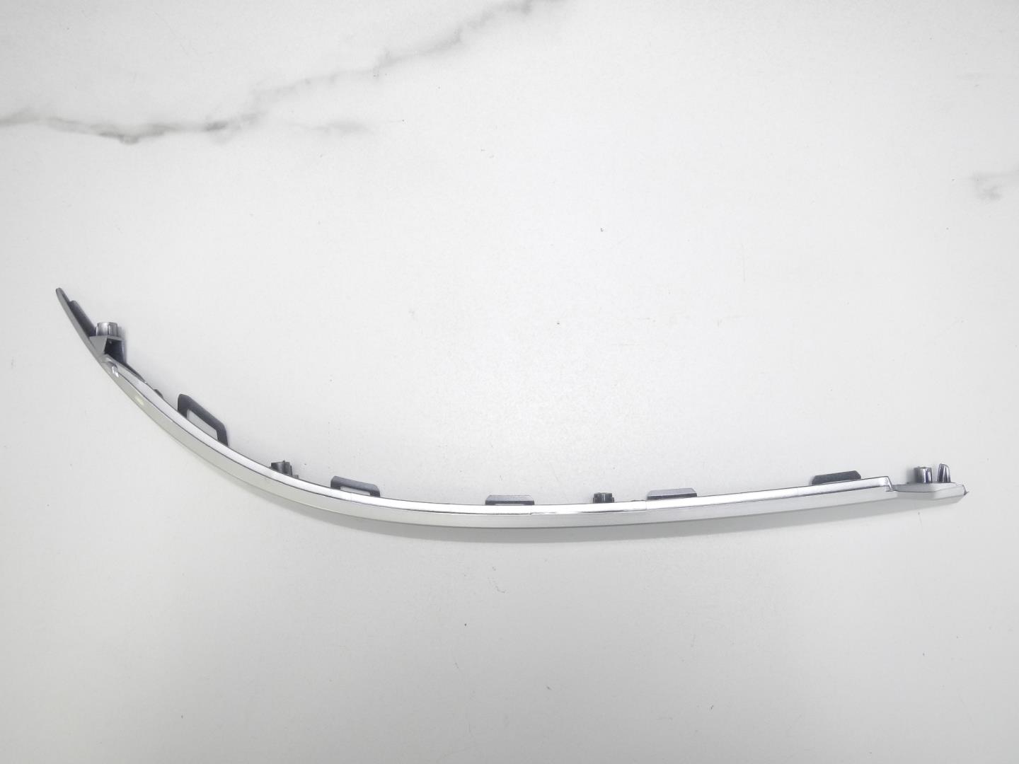 Молдинг заднего бампера