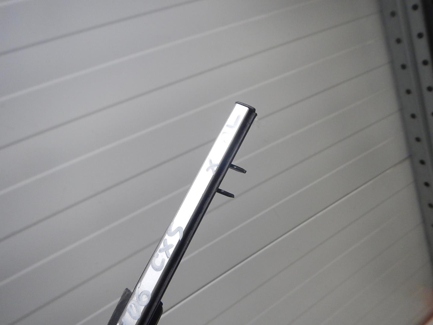 Накладка лобового стекла левая