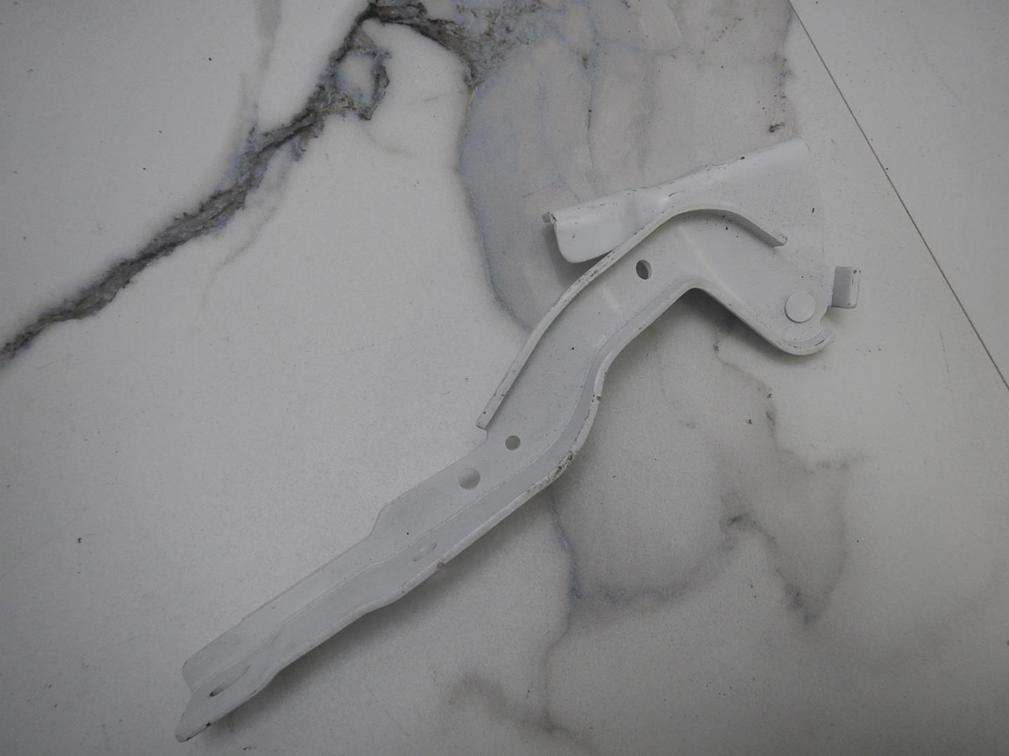 Петля капота левая