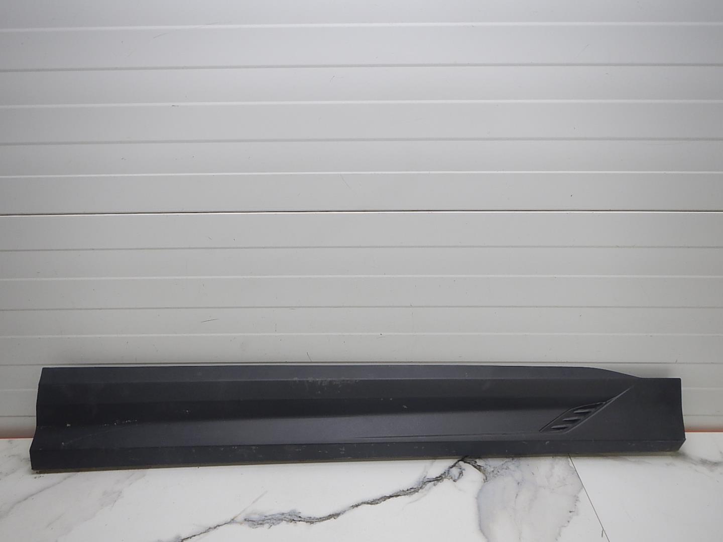 Молдинг передней правой двери