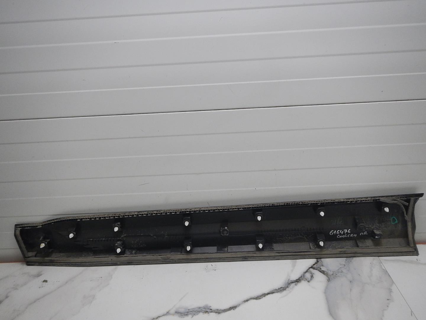 Молдинг передней правой двери