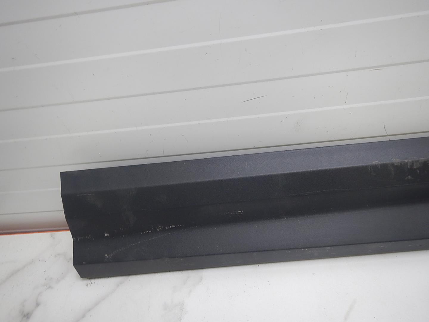 Молдинг передней правой двери