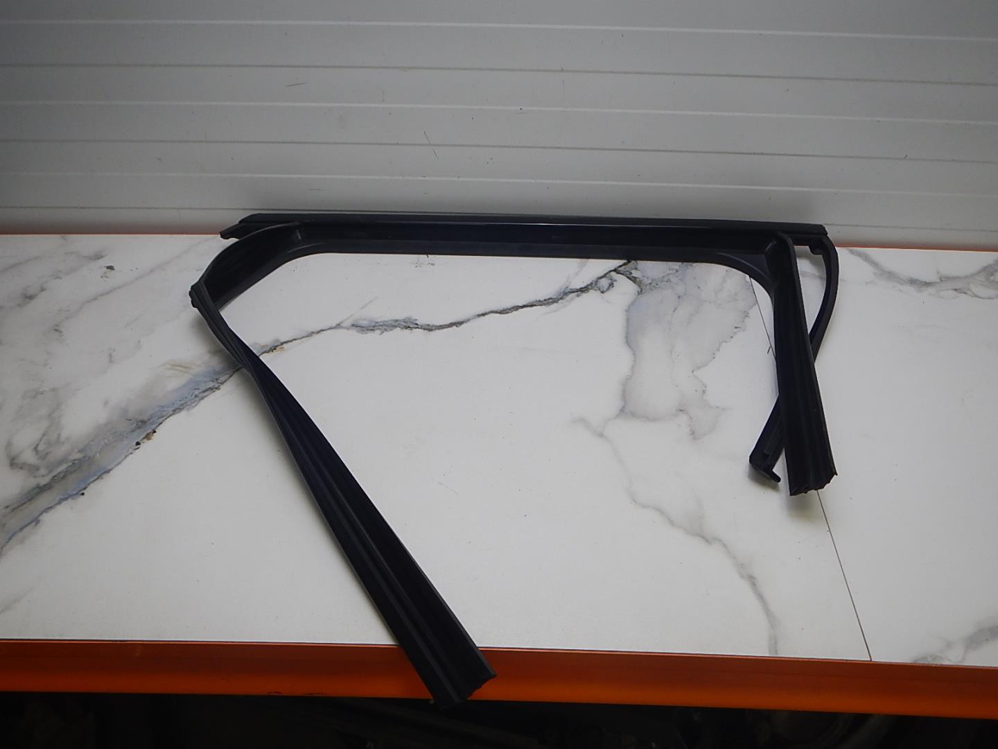 Уплотнитель стекла двери