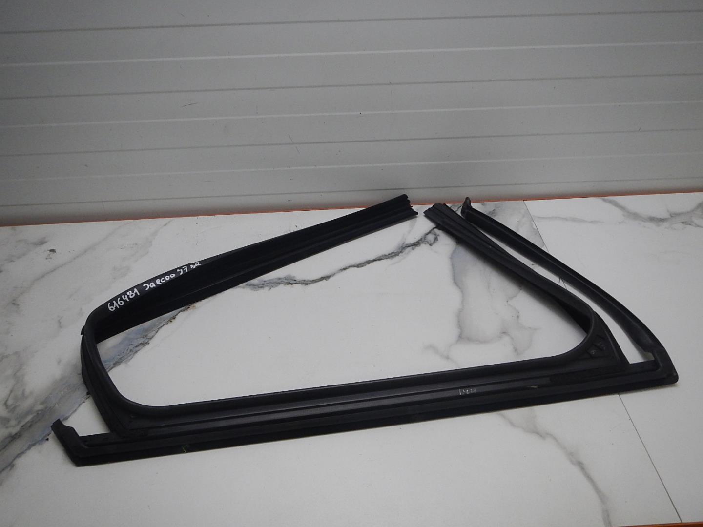 Уплотнитель стекла двери