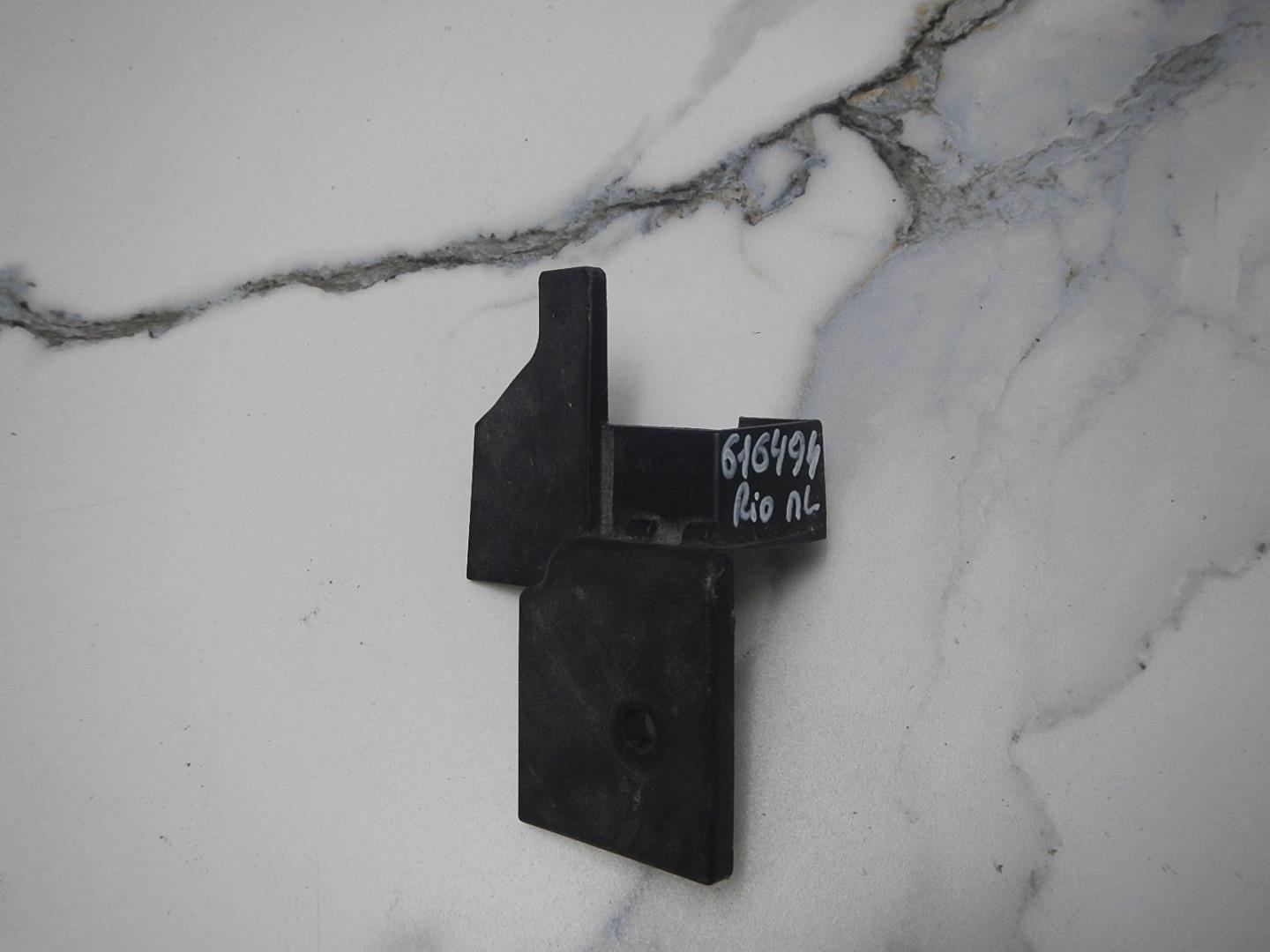 Кронштейн фар левый