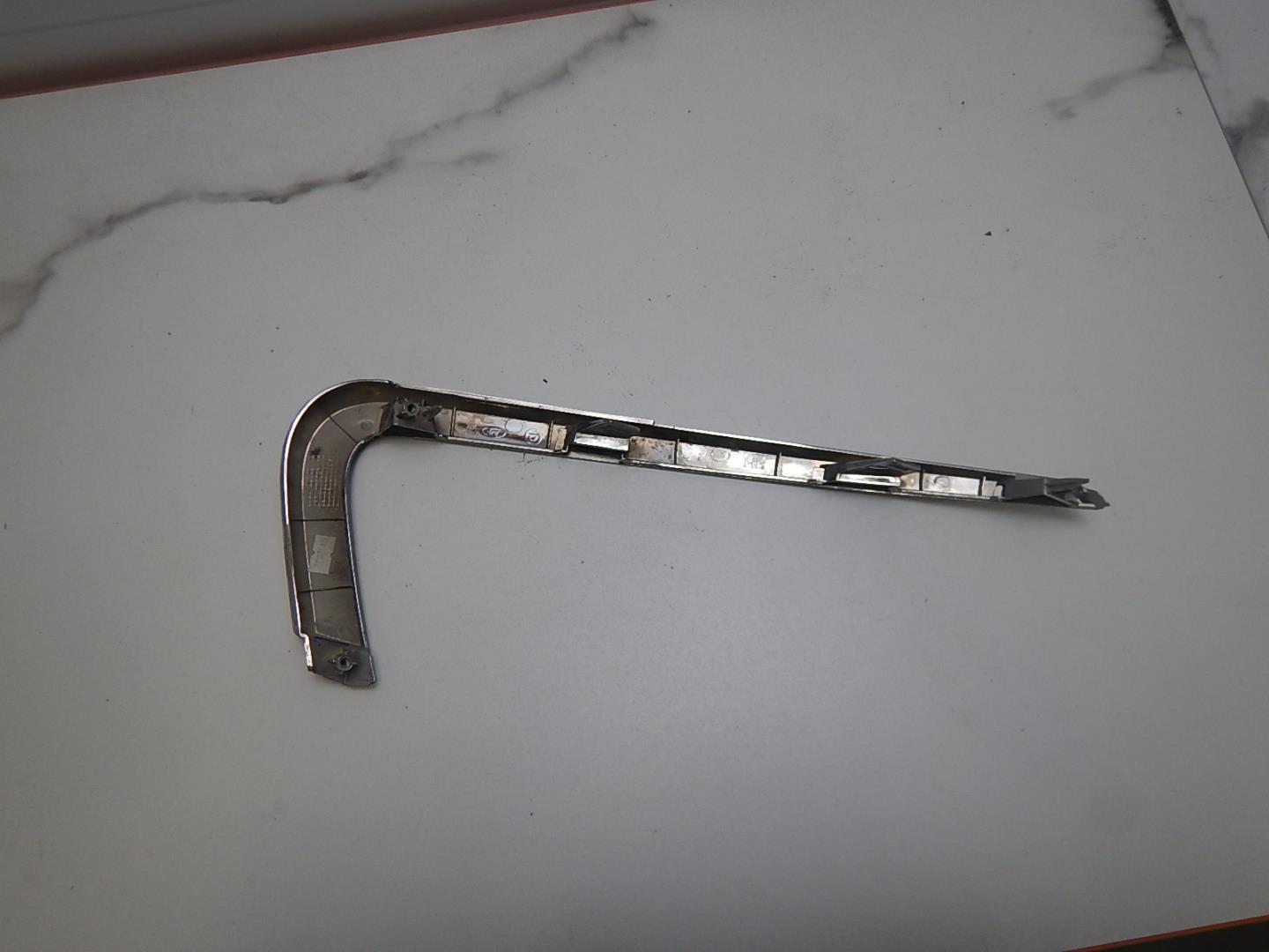 Молдинг переднего бампера правый