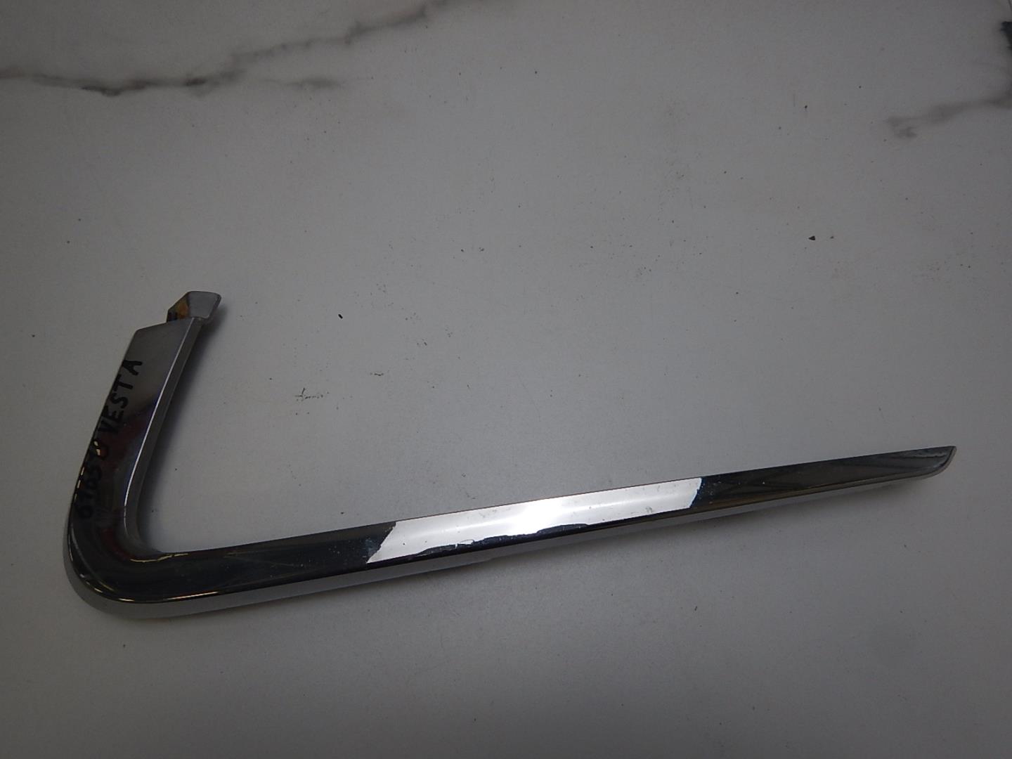 Молдинг переднего бампера правый