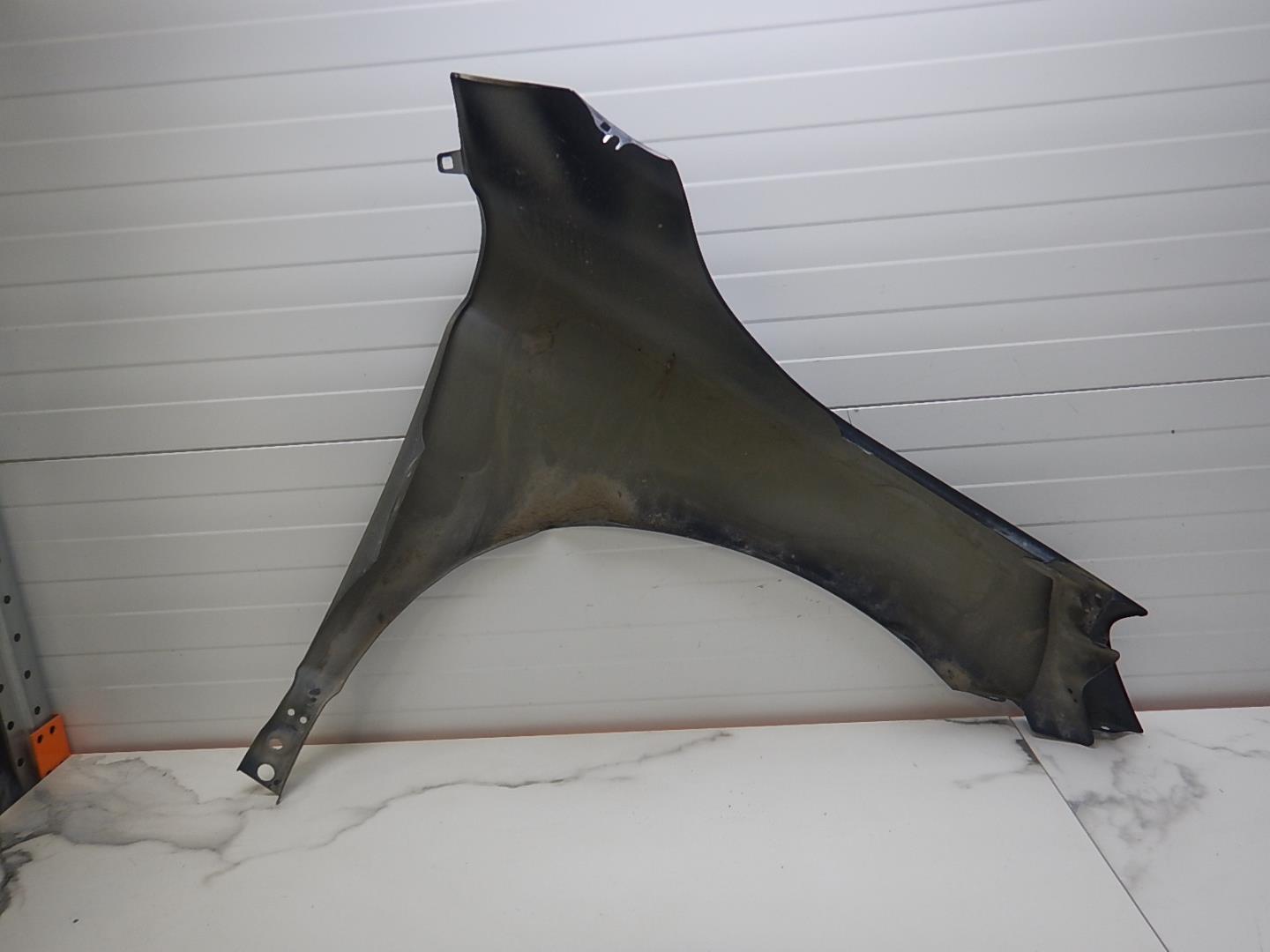 Крыло переднее левое