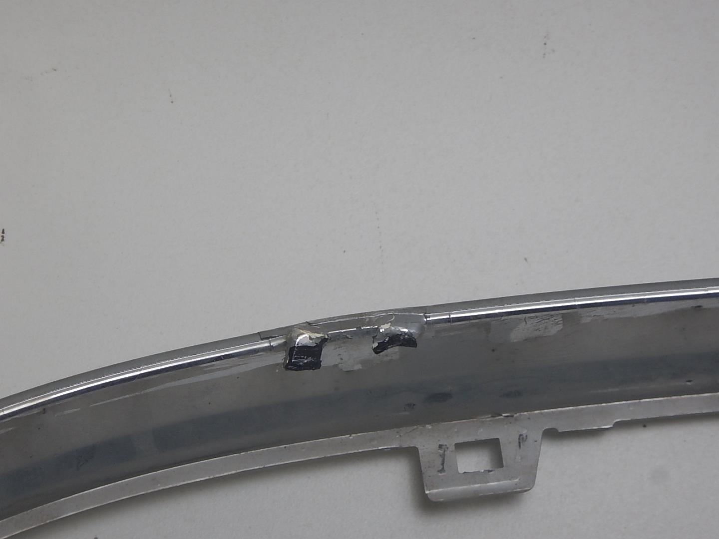 Молдинг переднего бампера