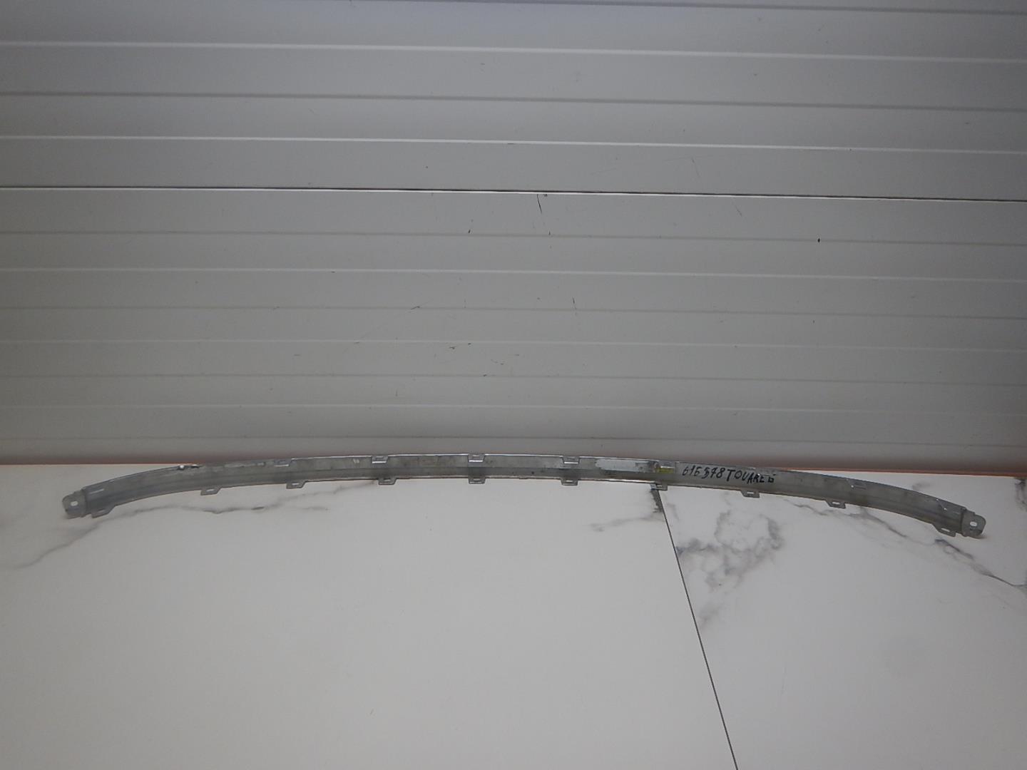 Молдинг переднего бампера