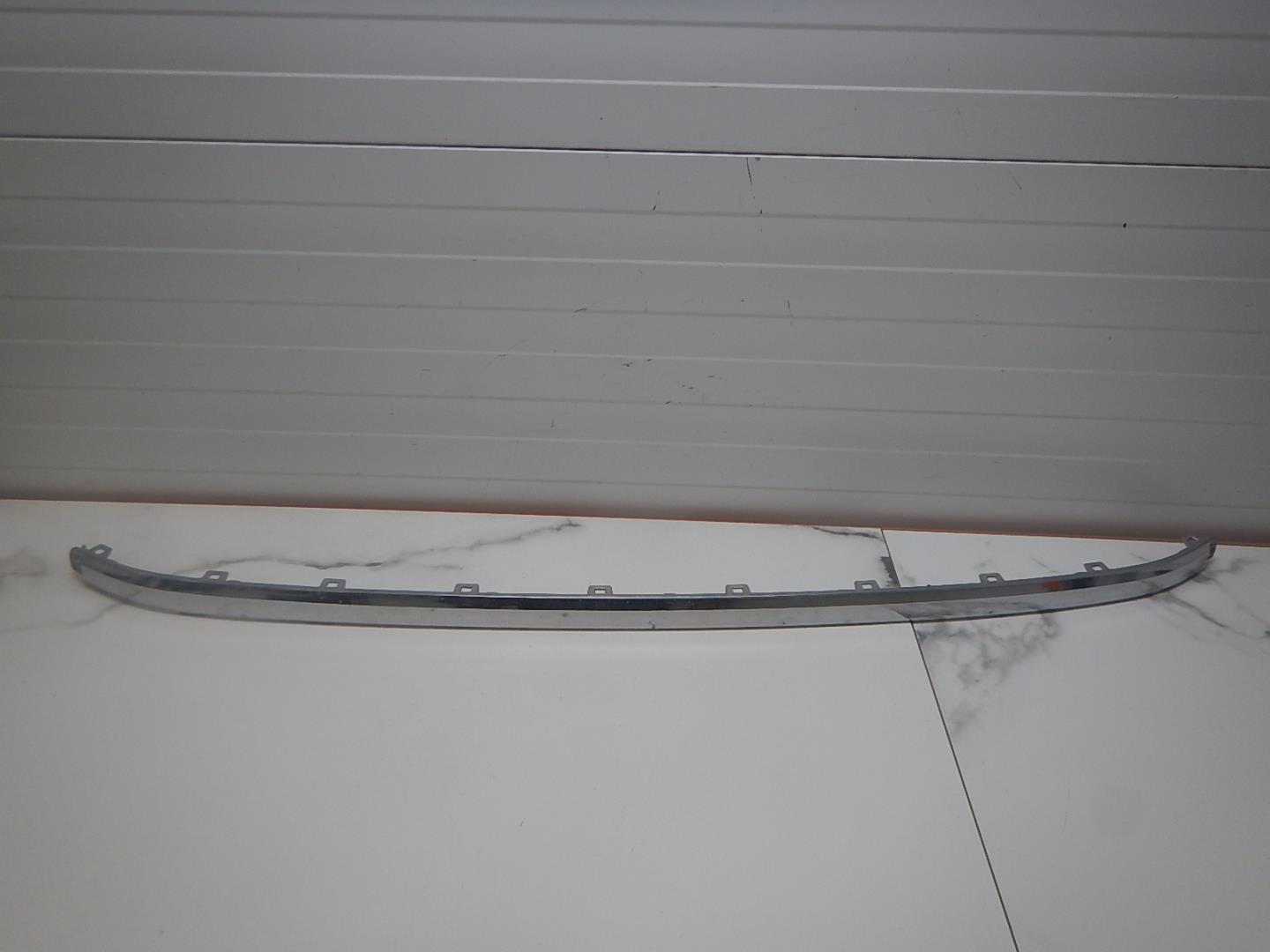 Молдинг переднего бампера