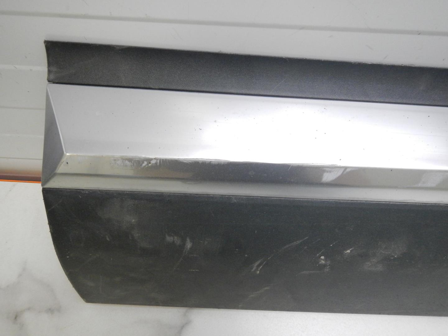 Молдинг передней правой двери