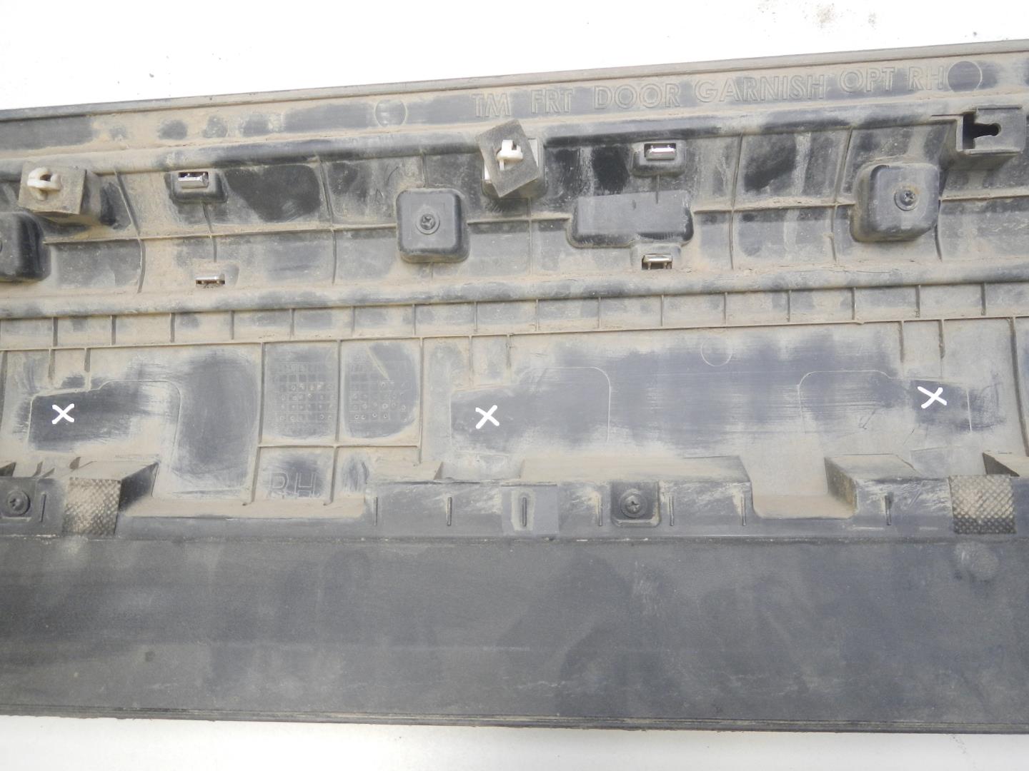 Молдинг передней правой двери