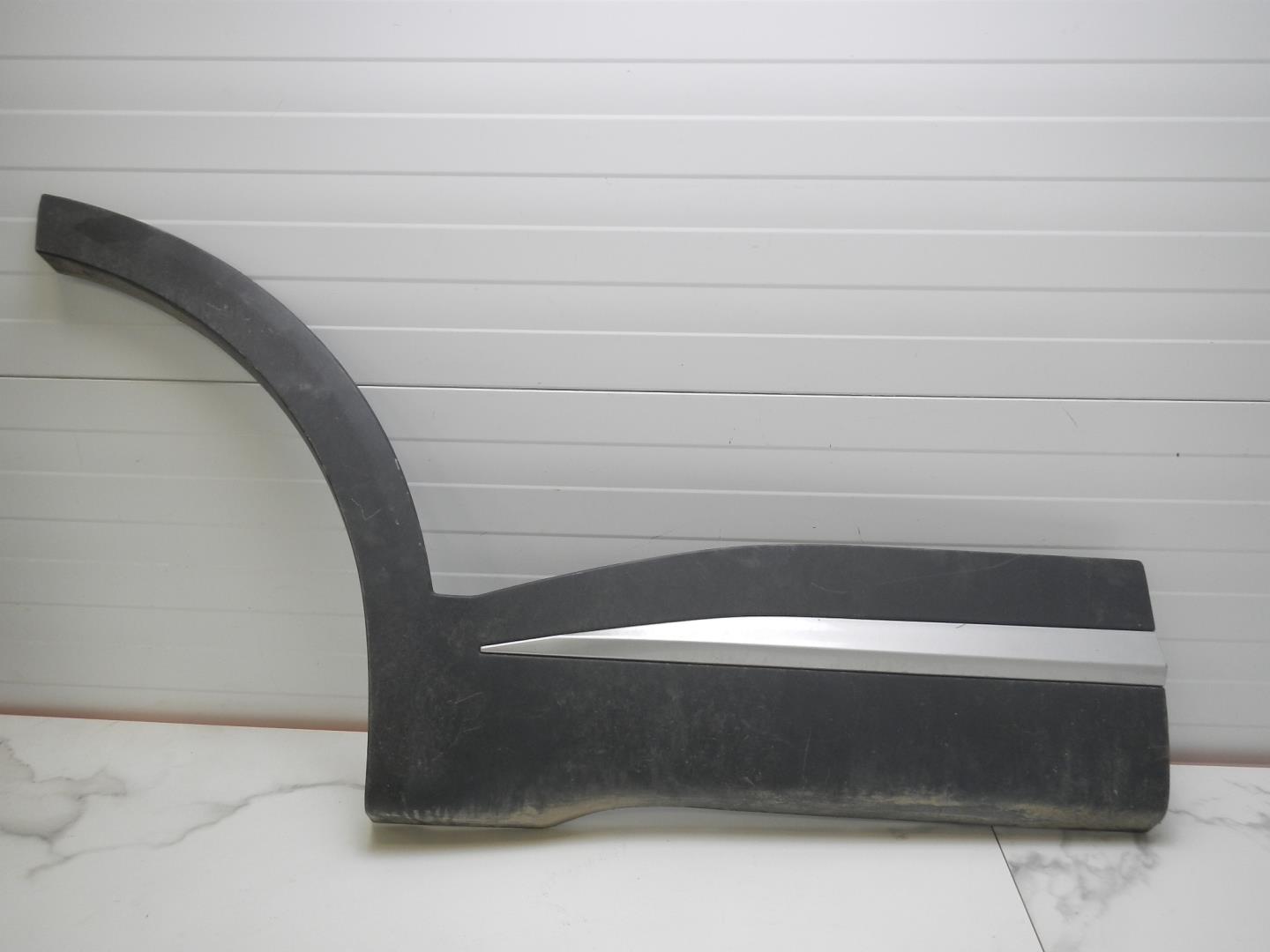 Молдинг задней правой двери