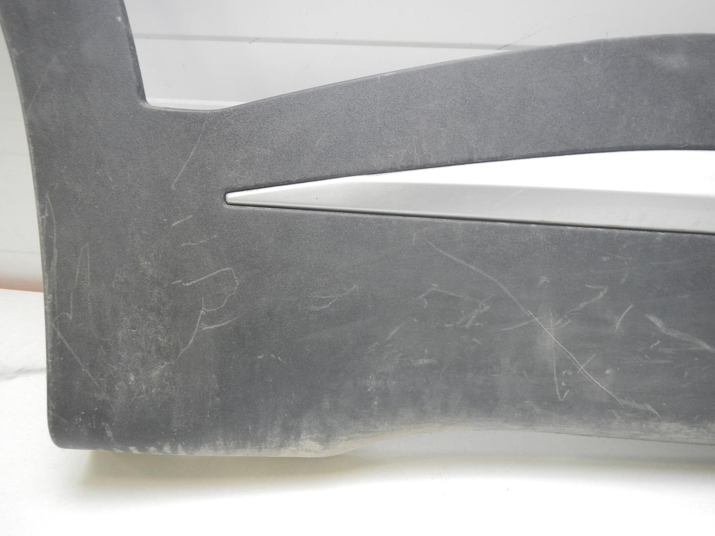 Молдинг задней правой двери